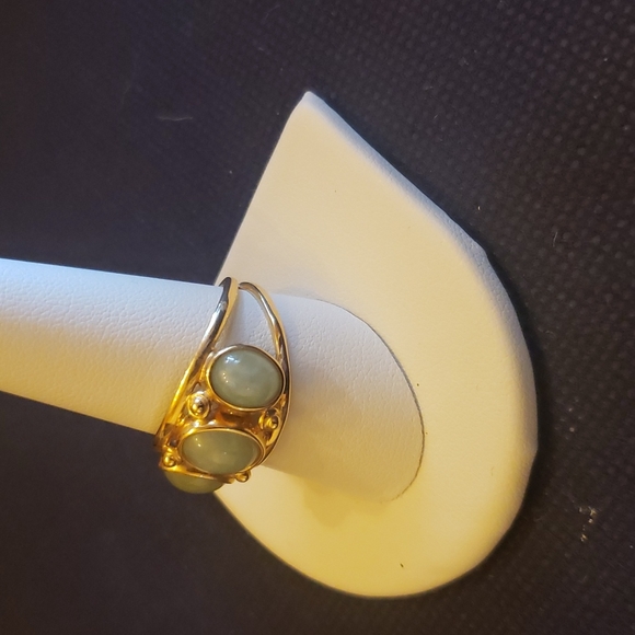 14kt GOLD 3 stone Jade Ring ..So Pretty - Picture 4 of 8